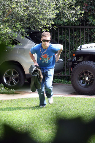 Illustration for article titled Bosworth Gets Gassy; Timberlake Makes A Run For It; Phillippe Has A Feline Friend